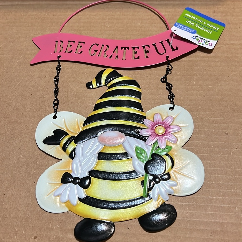 New Garden Collection “Bee Grateful” Gnome Hanging Metal Wall Sign (I-9)